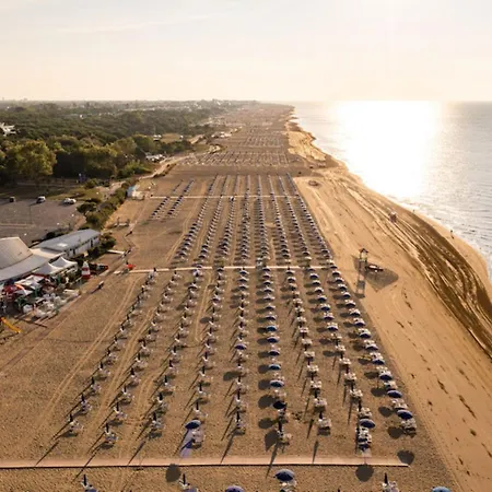 Two-Room Flat Close To The Beach And The Center * 비비오네